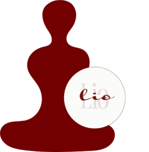 Logo zeigt Schamanin mit Trommel mit dem Lio-Schriftzug